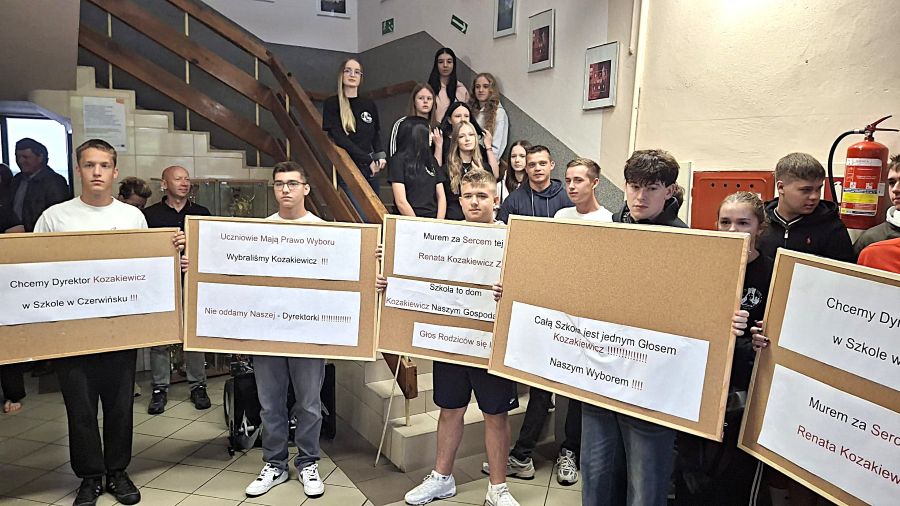 Protest w Czerwińsku. Nie chcą zmiany dyrektora szkoły